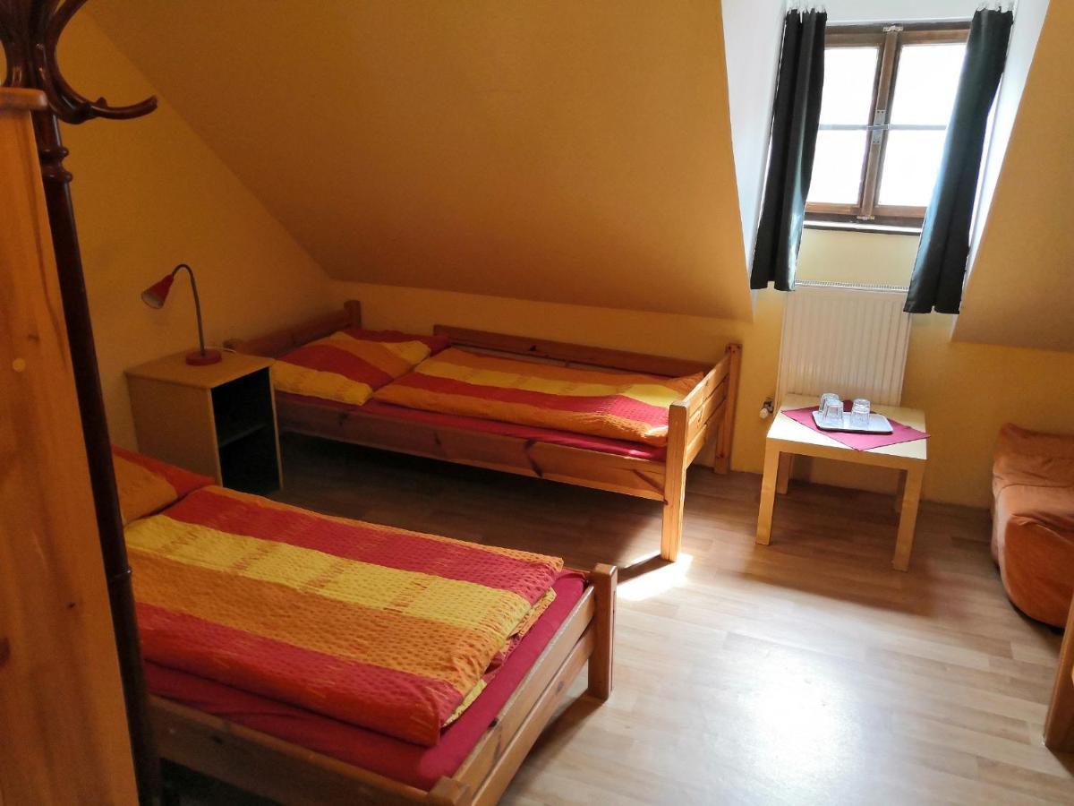 Hostel Skautsky Dom Banská Štiavnica Esterno foto