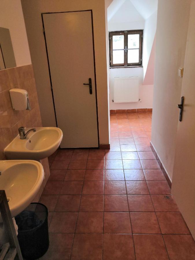 Hostel Skautsky Dom Banská Štiavnica Esterno foto